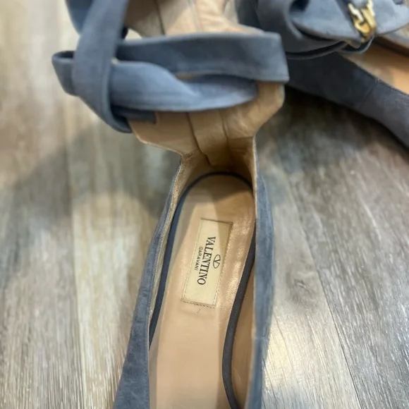 SUPER SALE 💥Valentino Garavani Women's Blue Suede Flats - Picture 5 of 7